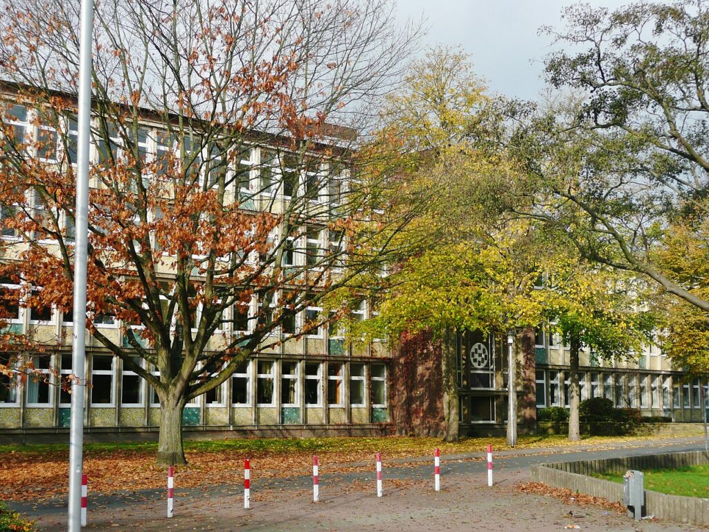 Gesamtschule-Hamm-Friedensschule_in_Hamm_-_panoramio_(1)